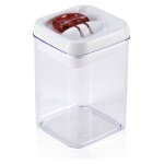 Leifheit - Apertura e chiusura con una sola mano: sono questi i vantaggi dei pratici contenitori fresh & easy di Leifheit. È possibile riconoscere questi articoli dal design elegante e dall'anello rosso del sistema di controllo ad una mano brevettato. Per aprire, è sufficiente sollevare l'anello. Per effettuare la chiusura, applicare il coperchio e ribaltare l'anello: a questo punto tutti prodotti sono chiusi in modo ermetico ed impermeabile. Grazie alla loro forma, i contenitori fresh & easy si possono impilare in mo