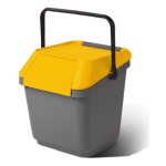 Mattiussi Ecologia - Il contenitore Easymax è nato con l'obiettivo di garantire l'equilibrio ottimo tra il massimo dei volumi di materiale da riciclare ed il minimo spazio occupato. Pratico ed impilabile, è un contenitore salva spazio che permette di economizzare gli spazi in casa o in ufficio. Grazie al suo design, il coperchio diventa una vera base d'appoggio sia per altri Easymax che per differenti oggetti, e il facile accesso al contenitore è garantito da un'aletta nella zona frontale del coperchio stesso