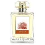 Carthusia - Nato dalla natura e dal mare che bagna l'Isola di Capri. Legni profumati, erbe aromatiche, fiori e frutti rendono questo profumo sensuale e di rara intensità. Una fragranza di rara intensità e sensualità con sentori di legni profumati, di erbe aromatiche, di fiori e di frutti irruviditi dalla salsedine. Corallium una fresca essenza nata dal mare, per stupire. Note di testa: mirra, alloro, mandarino, bergamotto Note di cuore: patchouly, legno di cedro, legno prezioso Note di fondo: salvia, borracina di alber