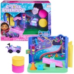 Spin Master - Gabby's Dollhouse , Stanza dei giochi Carlita Purr-ific con la macchinina giocattolo Carlita, accessori, mobili e scatola con sorpresa, per bambini dai 3 anni in su, Azione/Avventura, 3 anno/i, Multicolore