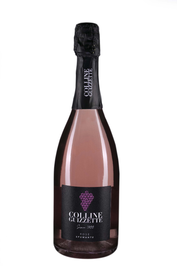  COLLINE GUIZZETTE Spumante Rosè brut Ottenuto da un taglio di vini di Raboso e Glera. Ha un seducente colore rosa brillante ed un perlage fine e persistente. Al naso si presenta con buona intensità con sentori di piccoli frutti rossi accompagnato da note floreali di rosa, crosta di pane e lievito. Al palato si presenta fresco con acidità presente, sapido e di ottima bevibilità con finale asciutto e persistente. Residuo (10 g/l)