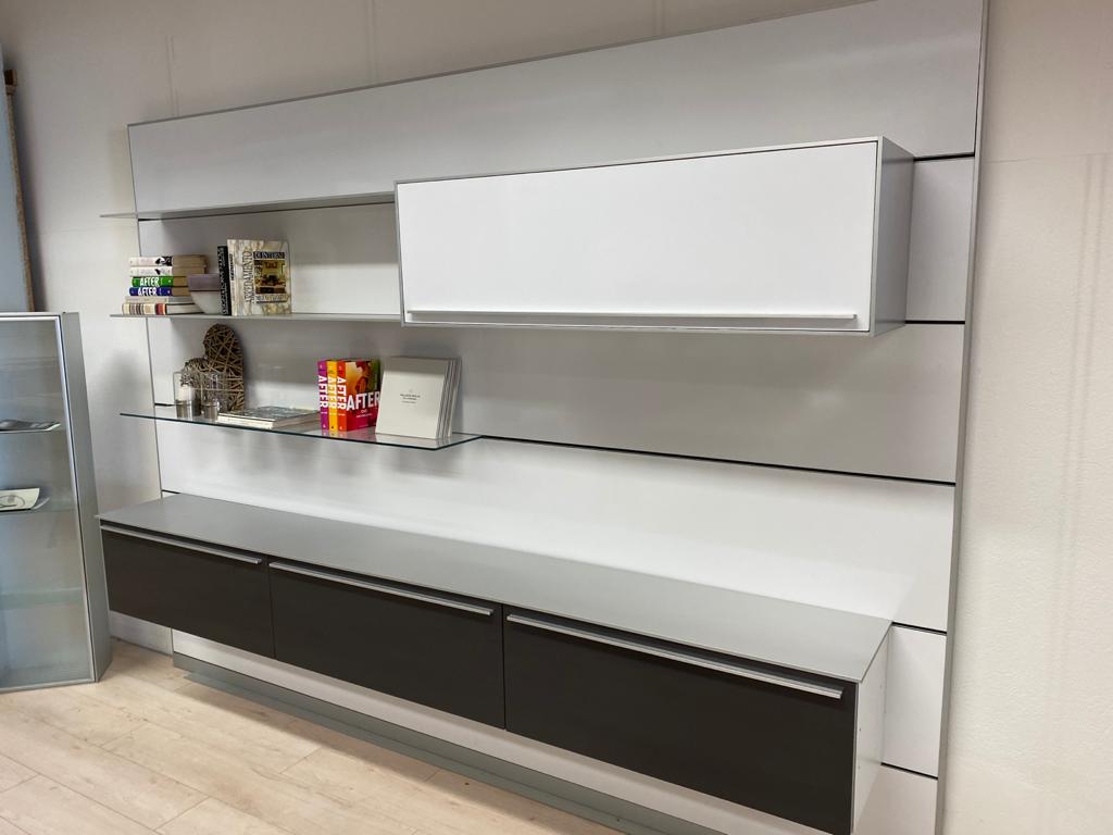 Valcucine G29091602 Libreria a parete completa di boiserie profili e top in alluminio e vetro