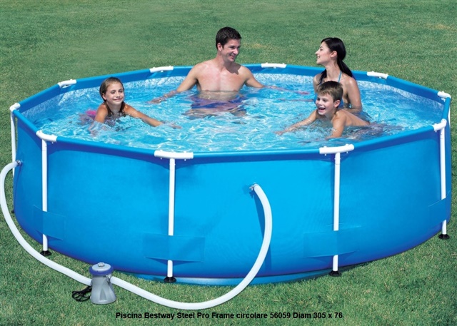 Best 56059 Piscina rotonda completa di pompa filtro con flusso d' acqua 1250 ll hh. particolarmente stabile; vengono utilizzate resistenti clips per mantenere i giunti in metallo saldamente collegati. Le pareti sono realizzate sovrapponendo 3 strati di materiale (pvc e poliestere)